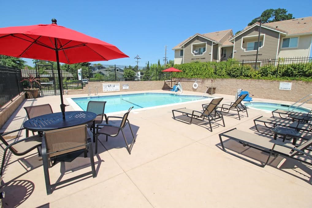 THE OAKS AT HACKBERRY Apartments, 4950 Hackberry Lane, Sacramento, CA